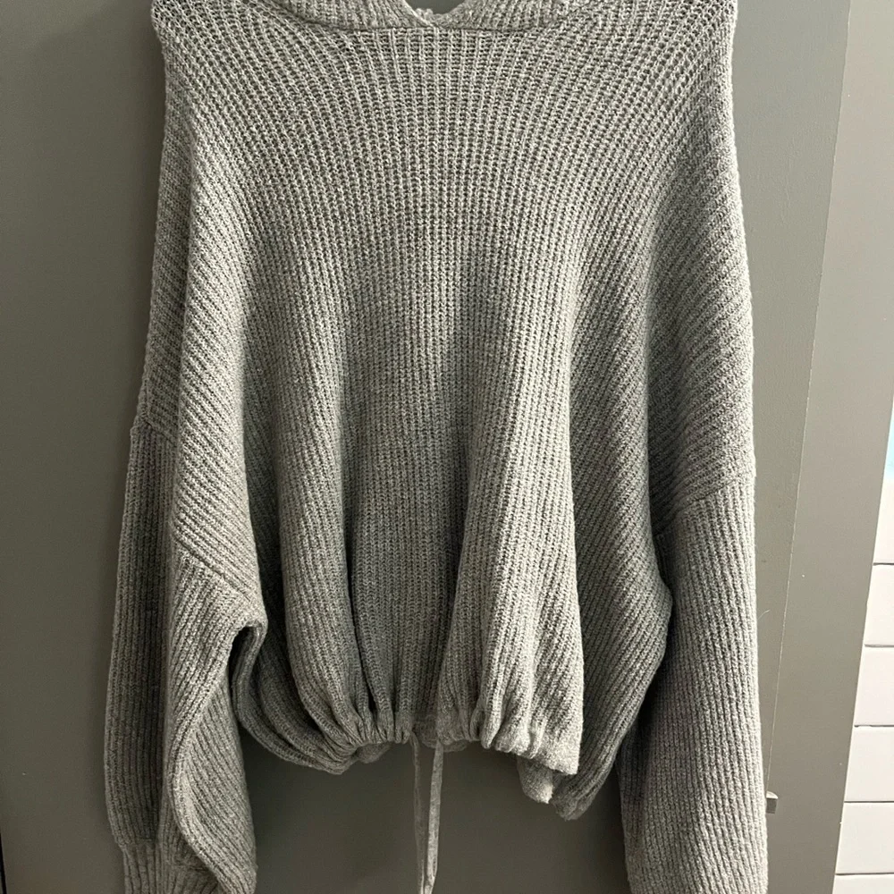 American Eagle Outfitters Gray Sweater - Picture 1 of 3